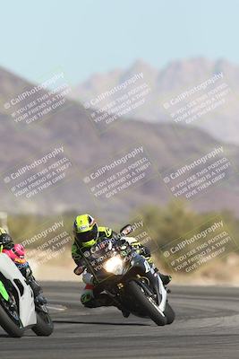 media/Oct-30-2025-Racers Edge (Thu) [[dabbdaf680]]/3-B Group/Session 2 (Turn 14)/